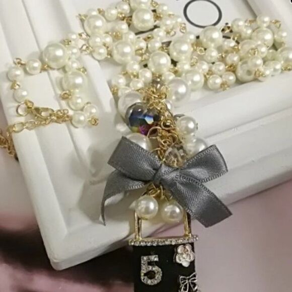 Long Beautiful Fashion Pearl Necklace - Picture 2 of 2